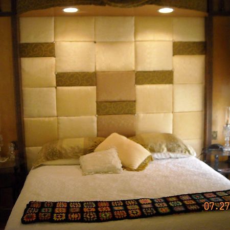 Lamplight Inn Henderson Room photo