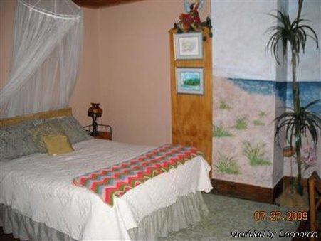 Lamplight Inn Henderson Room photo