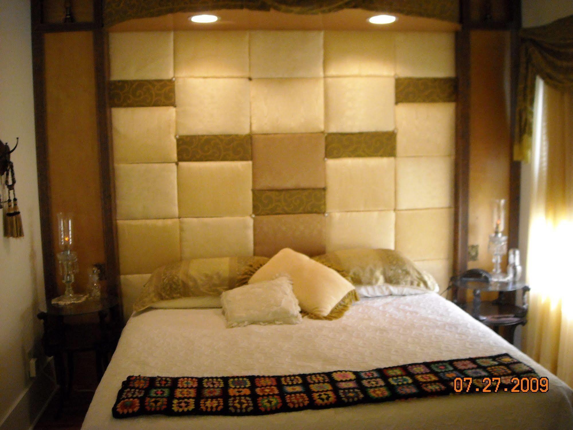 Lamplight Inn Henderson Room photo